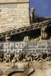 ( FRANCIA  )  LANGUEDOC-ROUSSILLON  NIMES : LA CATTEDRALE DI ST-CASTOR © 1999 Graziano Arici/Rosebud2 / GEO