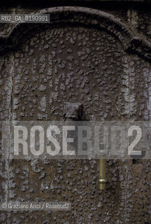 ( FRANCIA  )  LANGUEDOC-ROUSSILLON  NIMES : PORTA DI LEGNO  © 1999 Graziano Arici/Rosebud2 / GEO