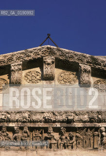 ( FRANCIA  )  LANGUEDOC-ROUSSILLON  NIMES : LA CATTEDRALE DI ST-CASTOR © 1999 Graziano Arici/Rosebud2 / GEO