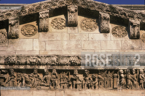 ( FRANCIA  )  LANGUEDOC-ROUSSILLON  NIMES : LA CATTEDRALE DI ST-CASTOR © 1999 Graziano Arici/Rosebud2 / GEO