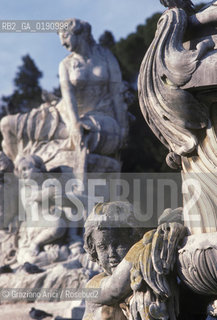 ( FRANCIA  )  LANGUEDOC-ROUSSILLON  NIMES : JARDIN DE LA FONTAINE  © 1999 Graziano Arici/Rosebud2 / GEO