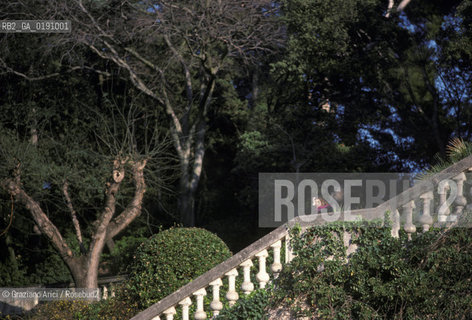 ( FRANCIA  )  LANGUEDOC-ROUSSILLON  NIMES : JARDIN DE LA FONTAINE  © 1999 Graziano Arici/Rosebud2 / GEO