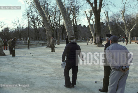 ( FRANCIA  )  LANGUEDOC-ROUSSILLON  NIMES : GIOCO DELLA PETANQUE © 1999 Graziano Arici/Rosebud2 / GEO
