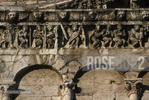 ( FRANCIA  )  LANGUEDOC-ROUSSILLON  NIMES : LA CATTEDRALE DI ST-CASTOR © 1999 Graziano Arici/Rosebud2 / GEO