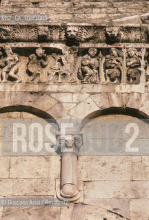( FRANCIA  )  LANGUEDOC-ROUSSILLON  NIMES : LA CATTEDRALE DI ST-CASTOR © 1999 Graziano Arici/Rosebud2 / GEO