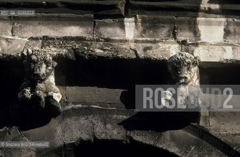 ( FRANCIA  )  LANGUEDOC-ROUSSILLON  NIMES : LARENA  © 1999 Graziano Arici/Rosebud2 / GEO