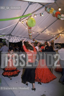 ( FRANCIA  )  LANGUEDOC-ROUSSILLON  NIMES : FERIA DES VENDANGES  © 1999 Graziano Arici/Rosebud2 / GEO BALLO