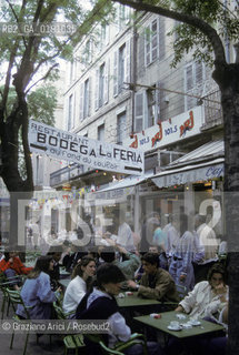 ( FRANCIA  )  LANGUEDOC-ROUSSILLON  NIMES : FERIA DES VENDANGES  CAFFE © 1999 Graziano Arici/Rosebud2 / GEO
