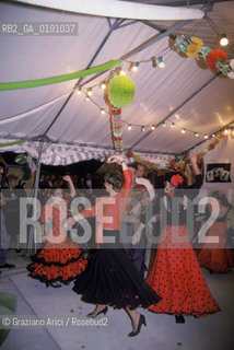 ( FRANCIA  )  LANGUEDOC-ROUSSILLON  NIMES : FERIA DES VENDANGES  BALLO © 1999 Graziano Arici/Rosebud2 / GEO