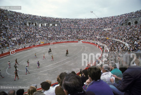 ( FRANCIA  )  LANGUEDOC-ROUSSILLON  NIMES : FERIA DES VENDANGES  ARENA CORRIDA © 1999 Graziano Arici/Rosebud2 / GEO