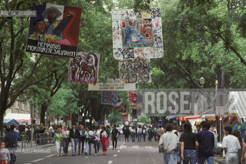 ( FRANCIA  )  LANGUEDOC-ROUSSILLON  NIMES : FERIA DES VENDANGES  BOULEVARD VICTOR HUGO © 1999 Graziano Arici/Rosebud2 / GEO