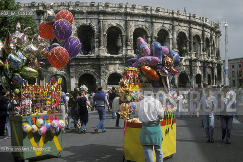 ( FRANCIA  )  LANGUEDOC-ROUSSILLON  NIMES : FERIA DES VENDANGES  ARENA  © 1999 Graziano Arici/Rosebud2 / GEO