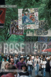 ( FRANCIA  )  LANGUEDOC-ROUSSILLON  NIMES : FERIA DES VENDANGES  BOULEVARD VICTOR HUGO © 1999 Graziano Arici/Rosebud2 / GEO