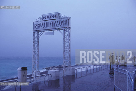 ( FRANCIA  )  PROVENCE-ALPES-COTE DAZUR NIZZA : LA PROMENADE DES ANGLAIS SOTTO LA NEVE © 1999 Graziano Arici/Rosebud2 / GEO