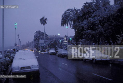 ( FRANCIA  )  PROVENCE-ALPES-COTE DAZUR NIZZA : LA PROMENADE DES ANGLAIS SOTTO LA NEVE © 1999 Graziano Arici/Rosebud2 / GEO