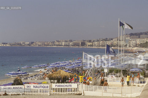 ( FRANCIA  )  PROVENCE-ALPES-COTE DAZUR NIZZA : LA SPIAGGIA  © 1999 Graziano Arici/Rosebud2 / GEO