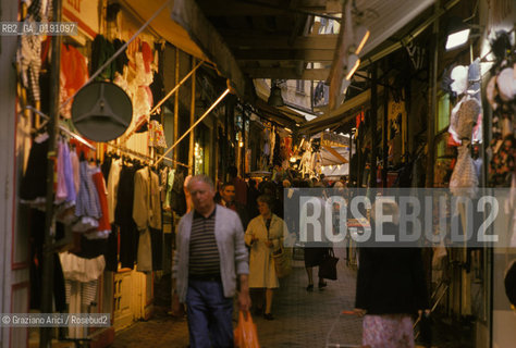 ( FRANCIA  )  PROVENCE-ALPES-COTE DAZUR NIZZA : UNA STRADA DELLA CITTA VECCHIA  © 1999 Graziano Arici/Rosebud2 / GEO