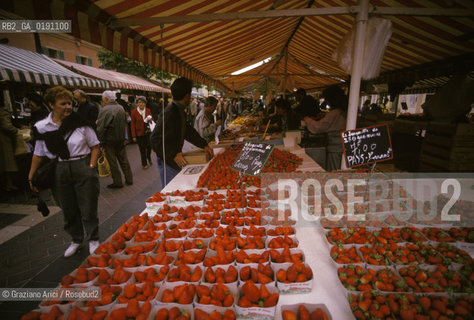 ( FRANCIA  )  PROVENCE-ALPES-COTE DAZUR NIZZA : MERCATO IN PIAZZA GARIBALDI  © 1999 Graziano Arici/Rosebud2 / GEO