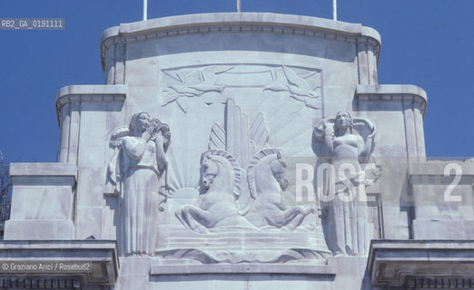 ( FRANCIA  )  PROVENCE-ALPES-COTE DAZUR NIZZA : PALAZZO SULLA  LA PROMENADE DES ANGLAIS  © 1999 Graziano Arici/Rosebud2 / GEO