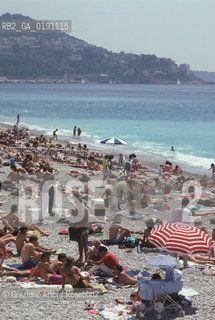 ( FRANCIA  )  PROVENCE-ALPES-COTE DAZUR NIZZA :  LA SPIAGGIA  © 1999 Graziano Arici/Rosebud2 / GEO
