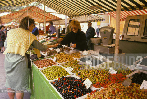 ( FRANCIA  )  PROVENCE-ALPES-COTE DAZUR NIZZA : MERCATO IN PIAZZA GARIBALDI  © 1999 Graziano Arici/Rosebud2 / GEO OLIVE GASTRONOMIA