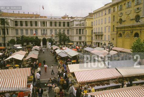 ( FRANCIA  )  PROVENCE-ALPES-COTE DAZUR NIZZA : MERCATO IN PIAZZA GARIBALDI  © 1999 Graziano Arici/Rosebud2 / GEO