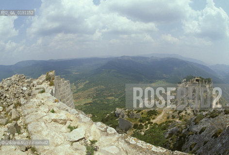 ( FRANCIA  )  LANGUEDOC-ROUSSILLON  PEYREPERTUSE : IL CASTELLO © 1999 Graziano Arici/Rosebud2 / GEO ERESIA CATARA CATARI CROCIATA