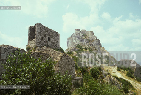 ( FRANCIA  )  LANGUEDOC-ROUSSILLON  PEYREPERTUSE : IL CASTELLO © 1999 Graziano Arici/Rosebud2 / GEO ERESIA CATARA CATARI CROCIATA