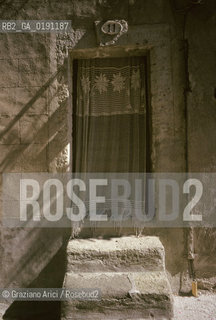 ( FRANCIA  )  LANGUEDOC-ROUSSILLON  PEZENAS :PORTA © 1999 Graziano Arici/Rosebud2 / GEO