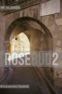 ( FRANCIA  )  LANGUEDOC-ROUSSILLON  PEZENAS : LUOGO DOVE SORGEVA IL TEATRO CHE MOLIERE  USO PER LE SUE RAPPRESENTAZIONI TEATRALI © 1999 Graziano Arici/Rosebud2 / GEO LETTERATURA TEATRO