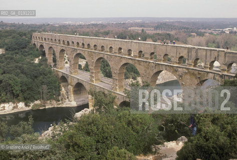 ( FRANCIA  )  PROVENCE-ALPES-COTE DAZUR  PONT DU GARD ACQUEDOTTO ROMANO © 1999 Graziano Arici/Rosebud2 / GEO