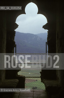 ( FRANCIA  )  LANGUEDOC-ROUSSILLON  PUIVERT : IL CASTELLO © 1999 Graziano Arici/Rosebud2 / GEO ERESIA CATARA CATARI CROCIATA