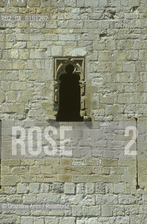 ( FRANCIA  )  LANGUEDOC-ROUSSILLON  PUIVERT : IL CASTELLO © 1999 Graziano Arici/Rosebud2 / GEO ERESIA CATARA CATARI CROCIATA FINESTRA