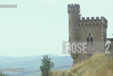 ( FRANCIA  )  LANGUEDOC-ROUSSILLON  RENNES-LE-CHATEAU  : LA CASA DEL CURATO TOUR MAGDALENE © 1999 Graziano Arici/Rosebud2 / GEO