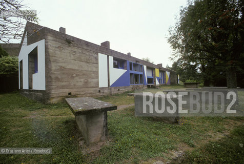 ( FRANCIA  )  ALSAZIA RONCHAMP  : CHIESA DI NOTRE-DAME-DU-HAUT DI LE CORBUSIER © 1999 Graziano Arici/Rosebud2 / GEO ARCHITETTURA CONTEMPORANEA