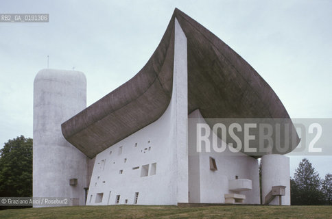 ( FRANCIA  )  ALSAZIA RONCHAMP  : CHIESA DI NOTRE-DAME-DU-HAUT DI LE CORBUSIER © 1999 Graziano Arici/Rosebud2 / GEO ARCHITETTURA CONTEMPORANEA