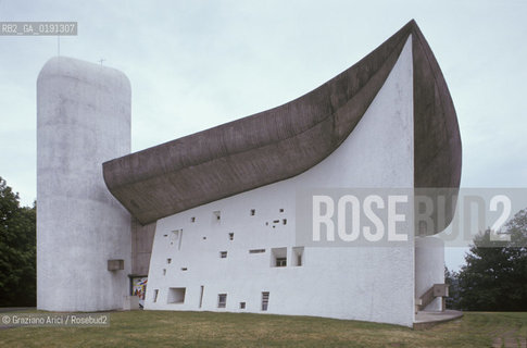 ( FRANCIA  )  ALSAZIA RONCHAMP  : CHIESA DI NOTRE-DAME-DU-HAUT DI LE CORBUSIER © 1999 Graziano Arici/Rosebud2 / GEO ARCHITETTURA CONTEMPORANEA