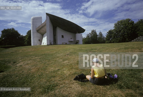 ( FRANCIA  )  ALSAZIA RONCHAMP  : CHIESA DI NOTRE-DAME-DU-HAUT DI LE CORBUSIER © 1999 Graziano Arici/Rosebud2 / GEO ARCHITETTURA CONTEMPORANEA