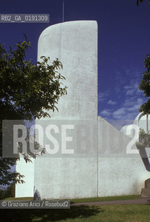 ( FRANCIA  )  ALSAZIA RONCHAMP  : CHIESA DI NOTRE-DAME-DU-HAUT DI LE CORBUSIER © 1999 Graziano Arici/Rosebud2 / GEO ARCHITETTURA CONTEMPORANEA