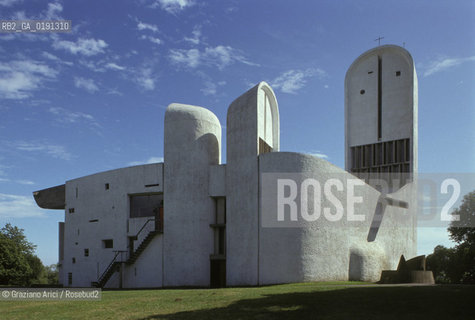 ( FRANCIA  )  ALSAZIA RONCHAMP  : CHIESA DI NOTRE-DAME-DU-HAUT DI LE CORBUSIER © 1999 Graziano Arici/Rosebud2 / GEO ARCHITETTURA CONTEMPORANEA