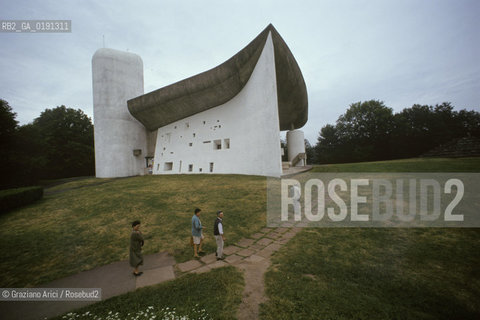 ( FRANCIA  )  ALSAZIA RONCHAMP  : CHIESA DI NOTRE-DAME-DU-HAUT DI LE CORBUSIER © 1999 Graziano Arici/Rosebud2 / GEO ARCHITETTURA CONTEMPORANEA
