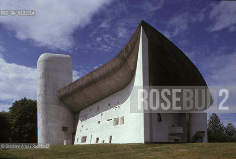 ( FRANCIA  )  ALSAZIA RONCHAMP  : CHIESA DI NOTRE-DAME-DU-HAUT DI LE CORBUSIER © 1999 Graziano Arici/Rosebud2 / GEO ARCHITETTURA CONTEMPORANEA