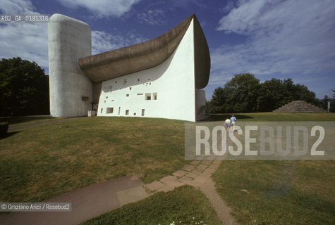 ( FRANCIA  )  ALSAZIA RONCHAMP  : CHIESA DI NOTRE-DAME-DU-HAUT DI LE CORBUSIER © 1999 Graziano Arici/Rosebud2 / GEO ARCHITETTURA CONTEMPORANEA
