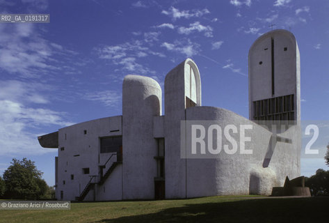 ( FRANCIA  )  ALSAZIA RONCHAMP  : CHIESA DI NOTRE-DAME-DU-HAUT DI LE CORBUSIER © 1999 Graziano Arici/Rosebud2 / GEO ARCHITETTURA CONTEMPORANEA