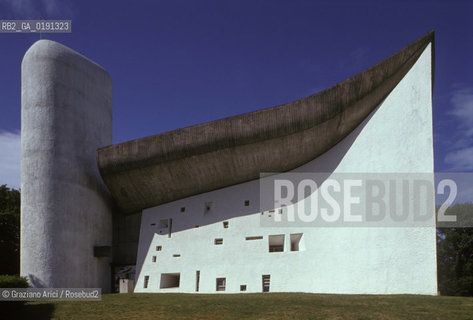 ( FRANCIA  )  ALSAZIA RONCHAMP  : CHIESA DI NOTRE-DAME-DU-HAUT DI LE CORBUSIER © 1999 Graziano Arici/Rosebud2 / GEO ARCHITETTURA CONTEMPORANEA
