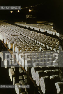 ( FRANCIA  )  MIDI-PYRENEES ROQUEFORT-SUR-SOULZON : CASEIFICIO  SOCIETE  FABBRICAZIONE DEL FORMAGGIO ROQUEFORT © 1999 Graziano Arici/Rosebud2 / GEO GASTRONOMIA