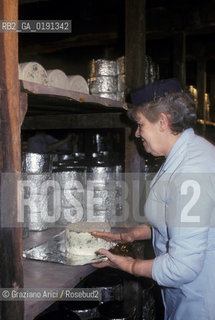 ( FRANCIA  )  MIDI-PYRENEES ROQUEFORT-SUR-SOULZON : CASEIFICIO  SOCIETE  FABBRICAZIONE DEL FORMAGGIO ROQUEFORT © 1999 Graziano Arici/Rosebud2 / GEO GASTRONOMIA