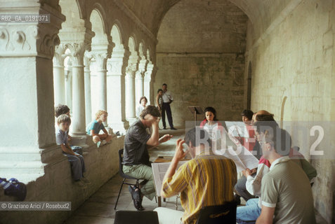 ( FRANCIA  )  PROVENCE-ALPES-COTE DAZUR ABBAZIA DI SENANQUE CHIOSTRO  © 1999 Graziano Arici/Rosebud2 / GEO VIOLA