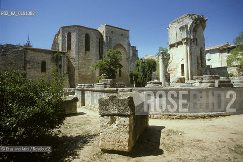 ( FRANCIA  )  PROVENCE-ALPES-COTE DAZUR SAINT-GILLES : CHIESA RESTI DELLA CHIESA © 1999 Graziano Arici/Rosebud2 / GEO ROMANICO PELLEGRINAGGIO