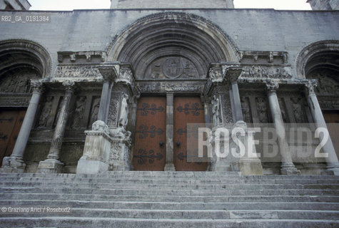 ( FRANCIA  )  PROVENCE-ALPES-COTE DAZUR SAINT-GILLES : CHIESA © 1999 Graziano Arici/Rosebud2 / GEO ROMANICO PELLEGRINAGGIO